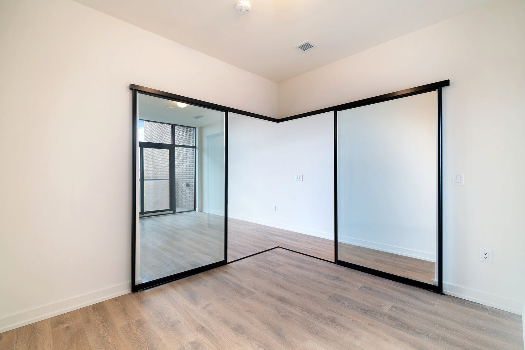 026 Glass Panel Sliding Doors