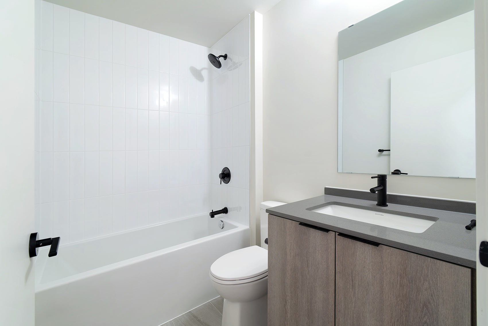032 Main Full Washroom