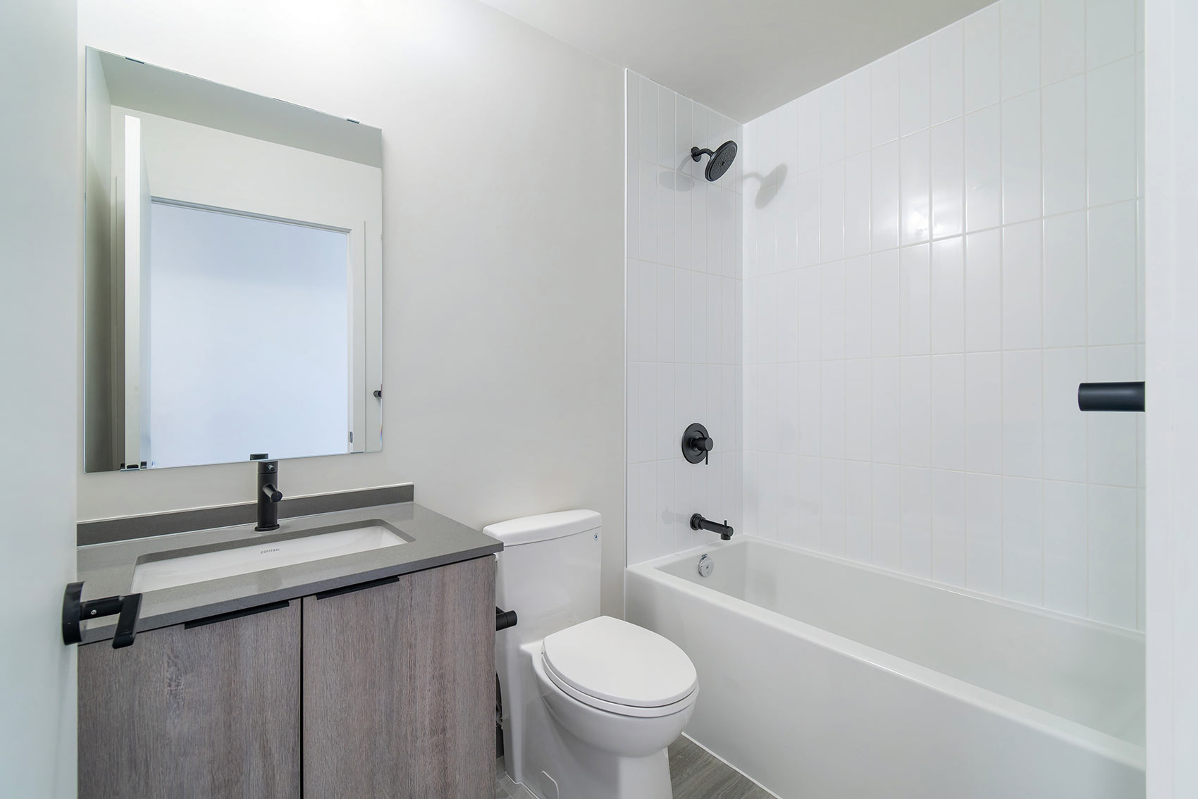 032 The Main Full Washroom