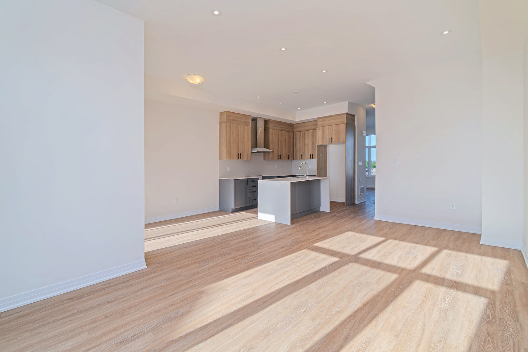 008 An Open Sunny Floorplan